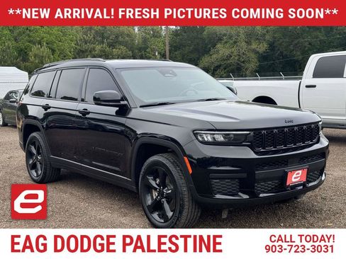 Used 2022 Jeep Grand Cherokee L Laredo image 1