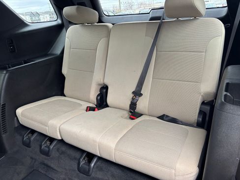 Used 2023 Chevrolet Traverse LS FWD image 23