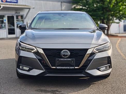 Used 2022 Nissan Sentra SR w/ SR Premium Package FWD image 2