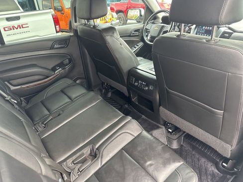 Used 2020 Chevrolet Suburban LT w/ Luxury Package AWD/4WD image 27