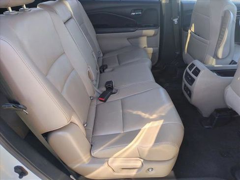 Used 2017 Honda Pilot Touring image 24