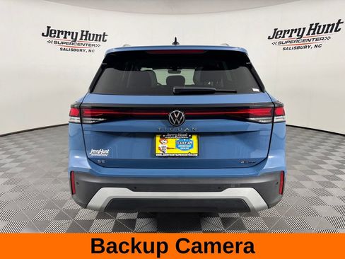 Used 2025 Volkswagen Tiguan SE w/ Panoramic Sunroof Package AWD/4WD image 10
