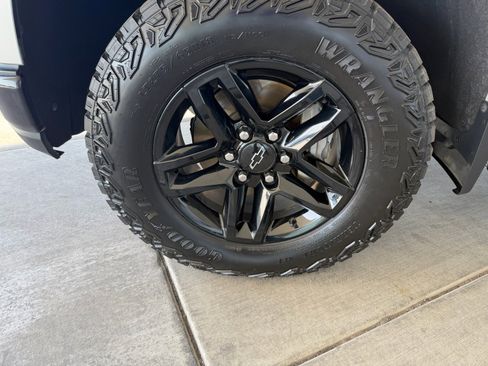 Used 2020 Chevrolet Silverado 1500 Custom Trail Boss w/ Custom Convenience Package image 33