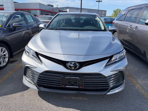 Used 2023 Toyota Camry LE FWD image 3