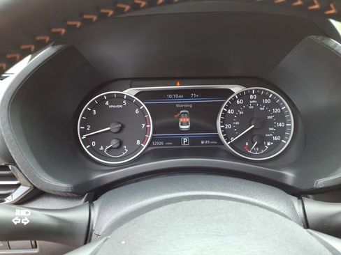 Certified 2025 Nissan Sentra SR FWD image 9