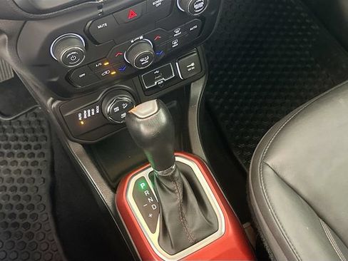 Used 2018 Jeep Renegade Trailhawk AWD/4WD image 16