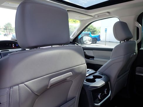 Used 2025 Ford Expedition Active AWD/4WD image 18