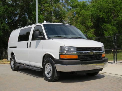 Used 2016 Chevrolet Express 3500 image 25
