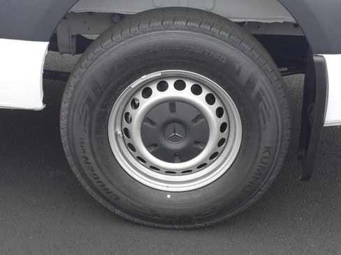 Used 2025 Mercedes-Benz Sprinter 2500 image 12