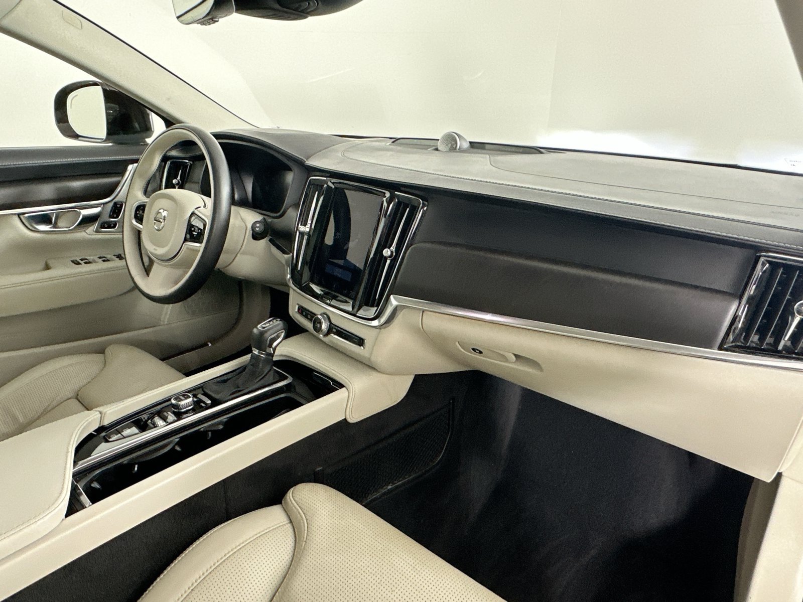 Used 2017 Volvo V90 T6 Cross Country AWD/4WD image 48
