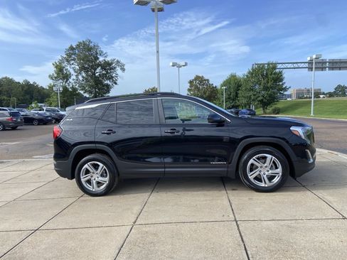 Used 2021 GMC Terrain SLE w/ Driver Convenience Package FWD image 13