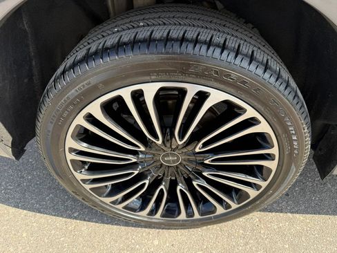 Used 2022 Lincoln Aviator Black Label w/ Dynamic Handling Package image 11