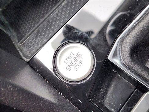 New 2024 Volkswagen Taos SE image 17