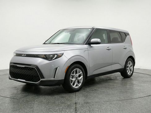 Used 2025 Kia Soul LX w/ LX Technology Package FWD image 3