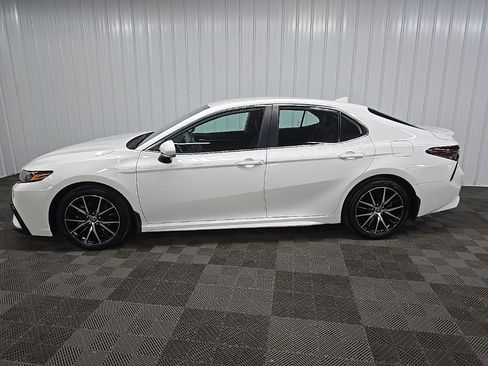Used 2022 Toyota Camry SE image 5