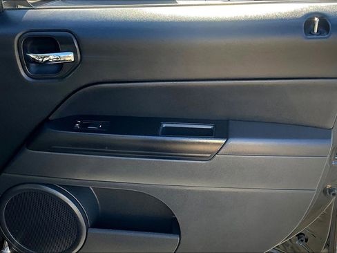 Used 2017 Jeep Patriot High Altitude image 19