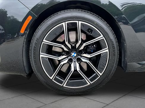 Used 2025 BMW 740i xDrive AWD/4WD image 10