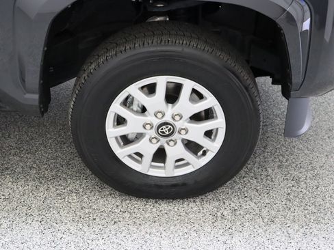 Certified 2025 Toyota Tacoma SR5 AWD/4WD image 5