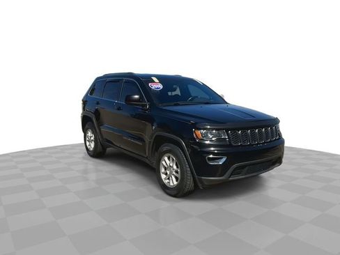 Used 2018 Jeep Grand Cherokee Laredo image 2