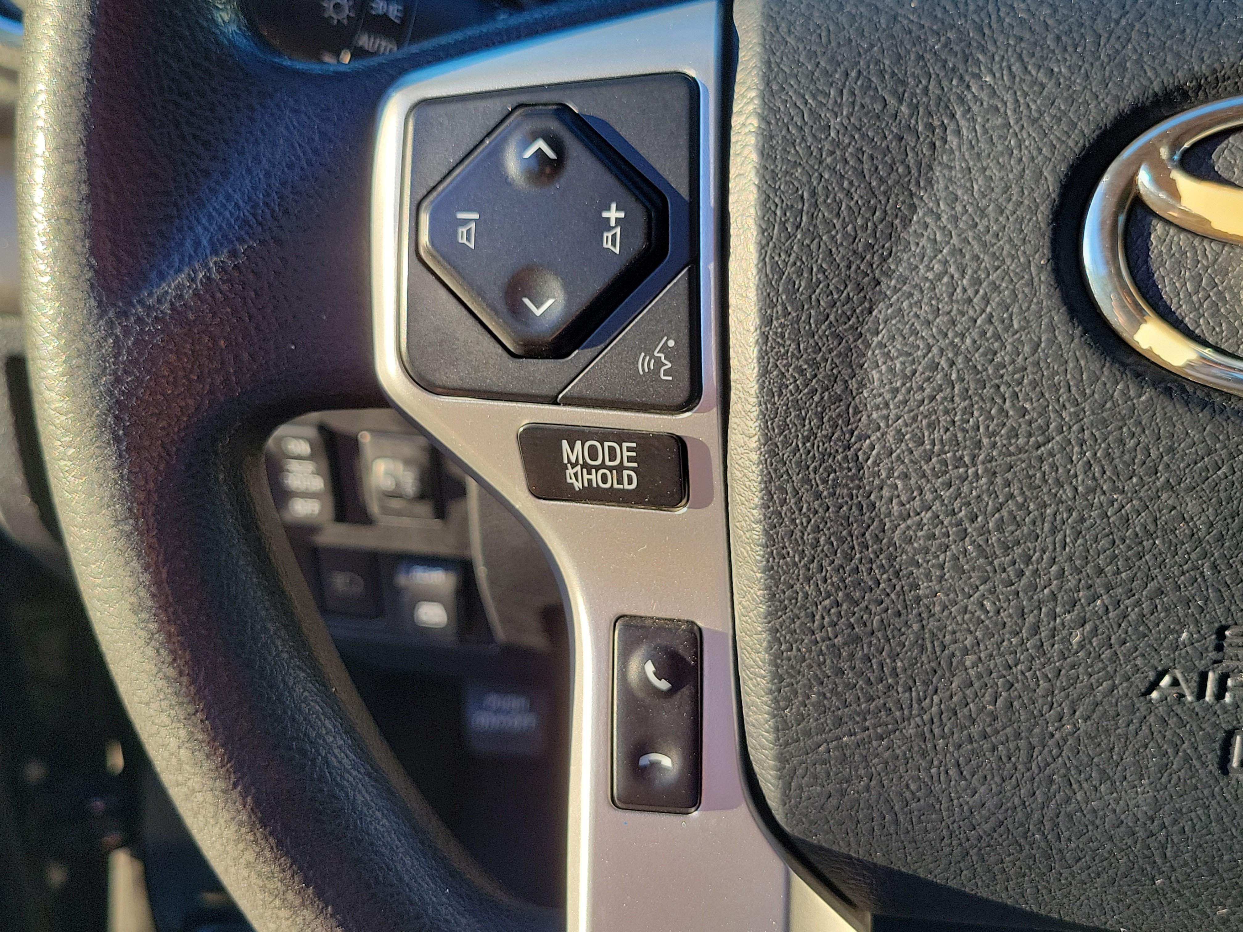 Used 2018 Toyota Tundra SR5 w/ SR5 Upgrade Package AWD/4WD image 29
