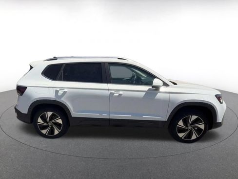 Used 2026 Volkswagen Taos SE AWD/4WD image 15