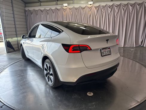 Used 2023 Tesla Model Y Long Range image 7
