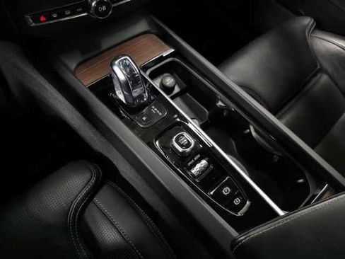 Used 2019 Volvo XC60 T8 Inscription image 35