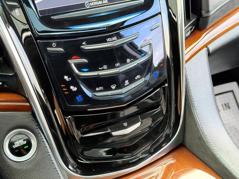 Used 2017 Cadillac Escalade Luxury AWD/4WD image 27