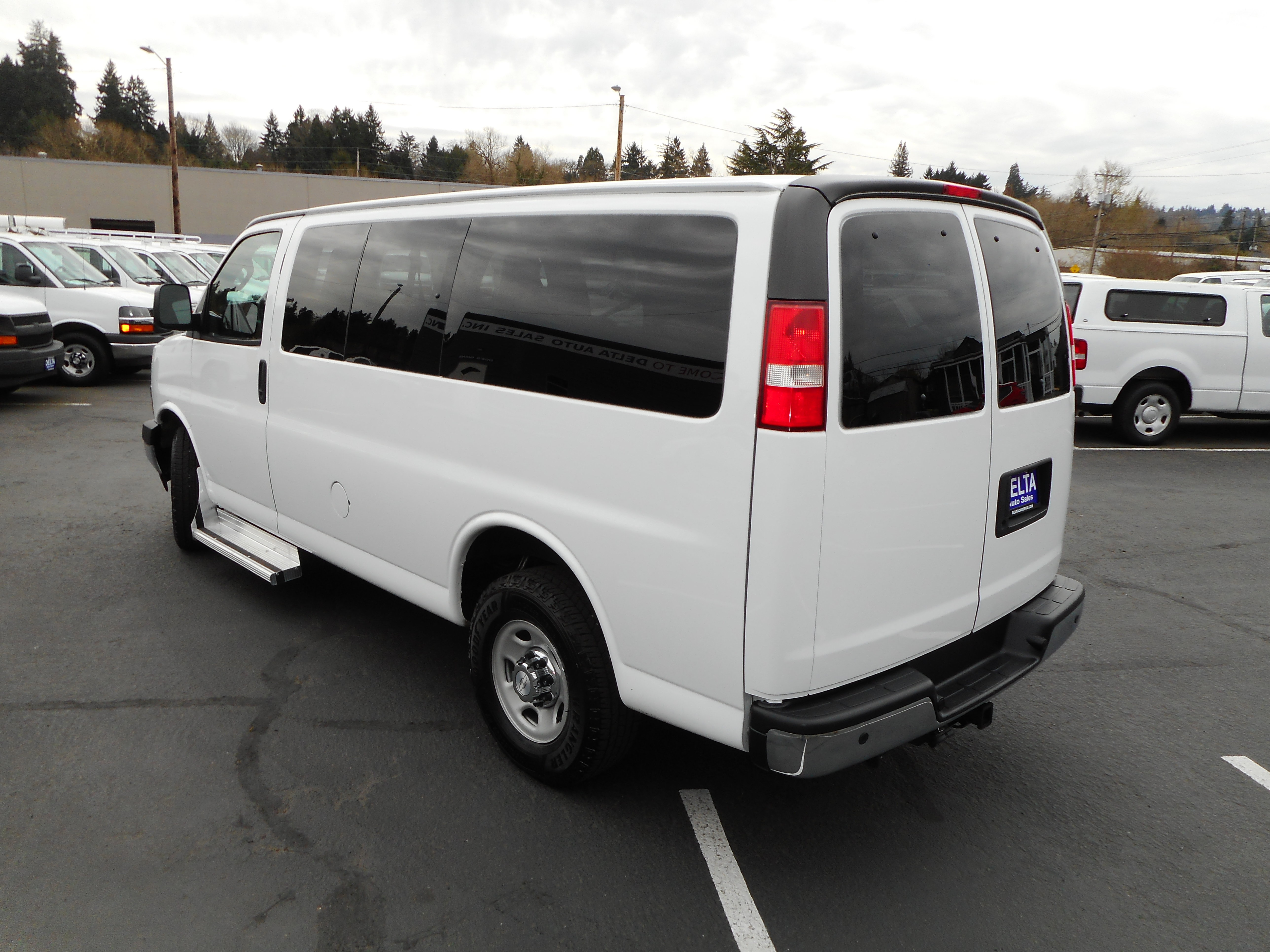 Used 2017 Chevrolet Express 3500 LT w/ LT Preferred Equipment Group RWD image 8