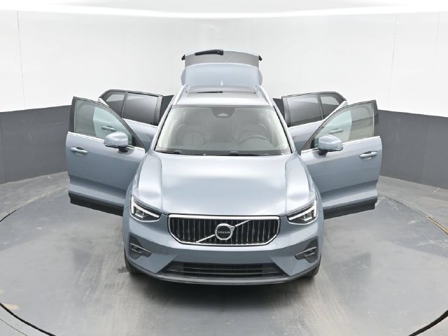 Used 2023 Volvo XC40 B4 Ultimate FWD image 46