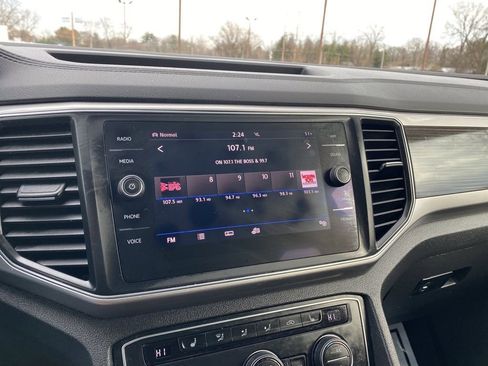 Used 2019 Volkswagen Atlas SE w/ Towing Package image 16