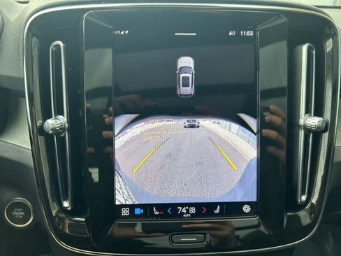 Certified 2025 Volvo XC40 B5 Plus AWD/4WD image 23