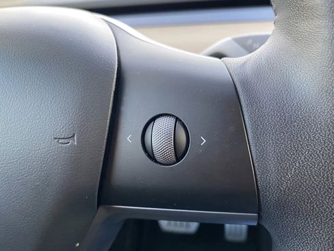 Used 2021 Tesla Model Y Performance image 17