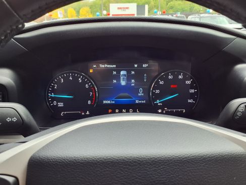 Used 2023 Ford Explorer XLT AWD/4WD image 17