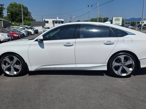 Used 2018 Honda Accord Touring image 8