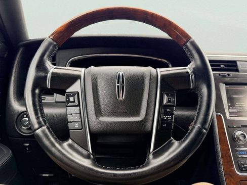 Used 2015 Lincoln Navigator 4WD image 38