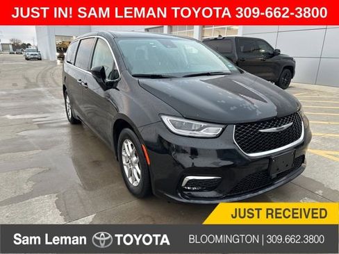 Used 2024 Chrysler Pacifica Touring-L image 1