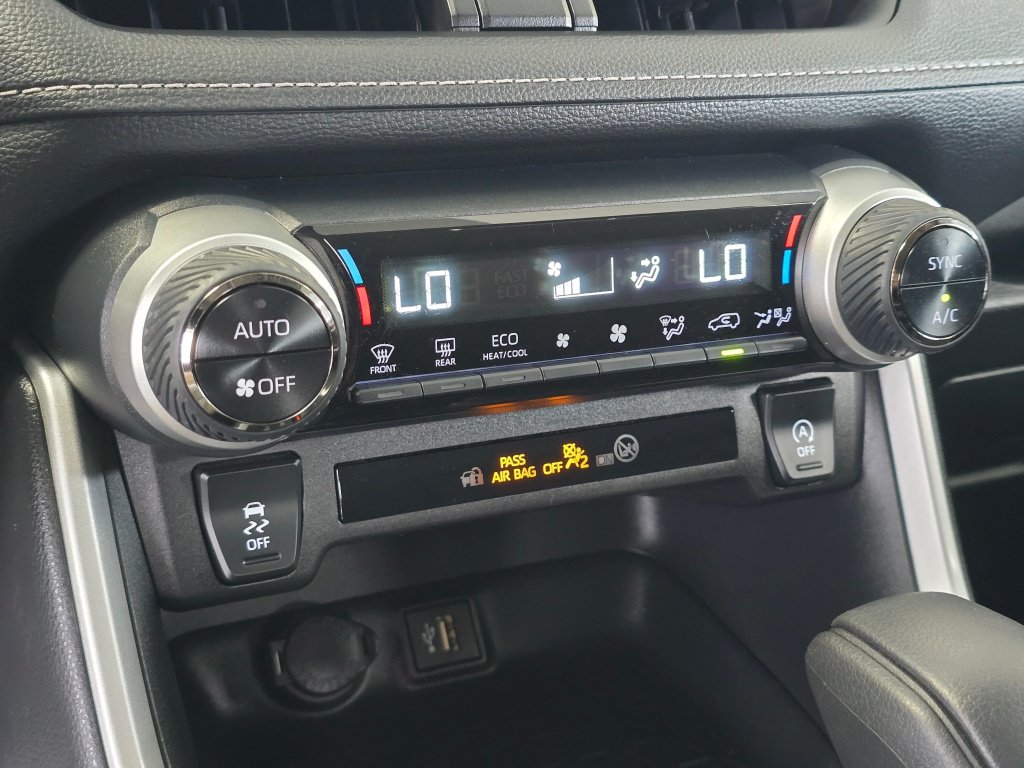 Used 2025 Toyota RAV4 XLE AWD/4WD image 28