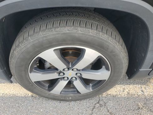 Used 2020 Chevrolet Traverse LT w/ LT Premium Package image 10