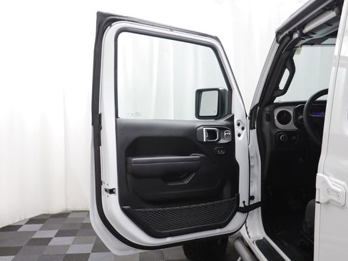 Used 2025 Jeep Gladiator Sport image 6