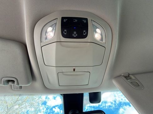 Used 2020 Chrysler Pacifica Touring-L FWD image 28