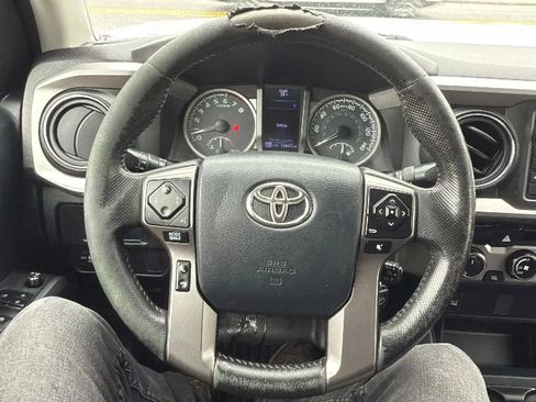 Used 2017 Toyota Tacoma SR5 image 11