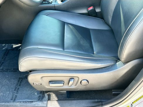 Used 2019 Toyota Highlander XLE image 19