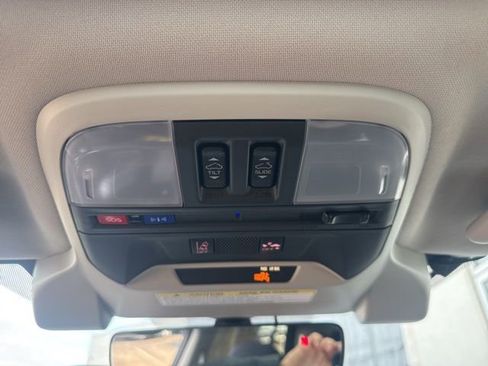 Used 2023 Subaru Crosstrek 2.0i Premium image 17