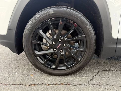 Used 2023 GMC Terrain SLE w/ Driver Convenience Package image 24