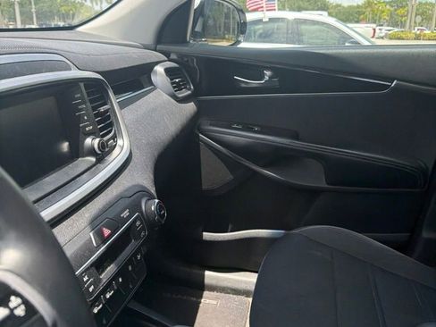 Used 2020 Kia Sorento LX w/ LX I4 Convenience Package FWD image 4
