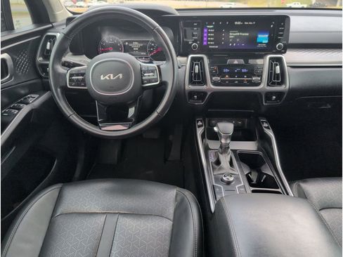 Used 2023 Kia Sorento S image 32