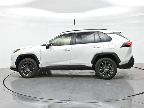 Used 2023 Toyota RAV4 XLE Premium image 4