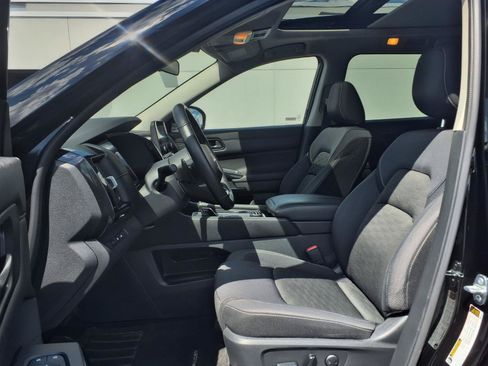 Used 2024 Nissan Pathfinder SV w/ SV Premium Package AWD/4WD image 12