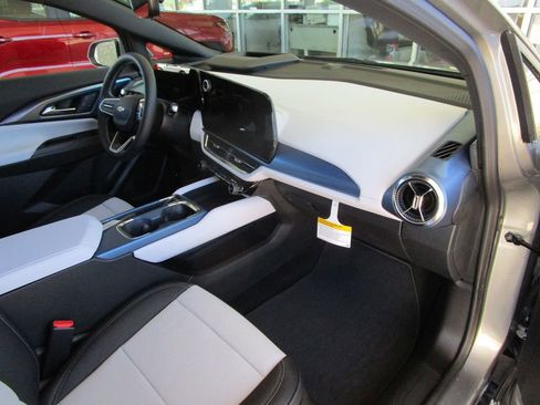 New 2026 Chevrolet Equinox EV LT w/ Convenience Package II image 29